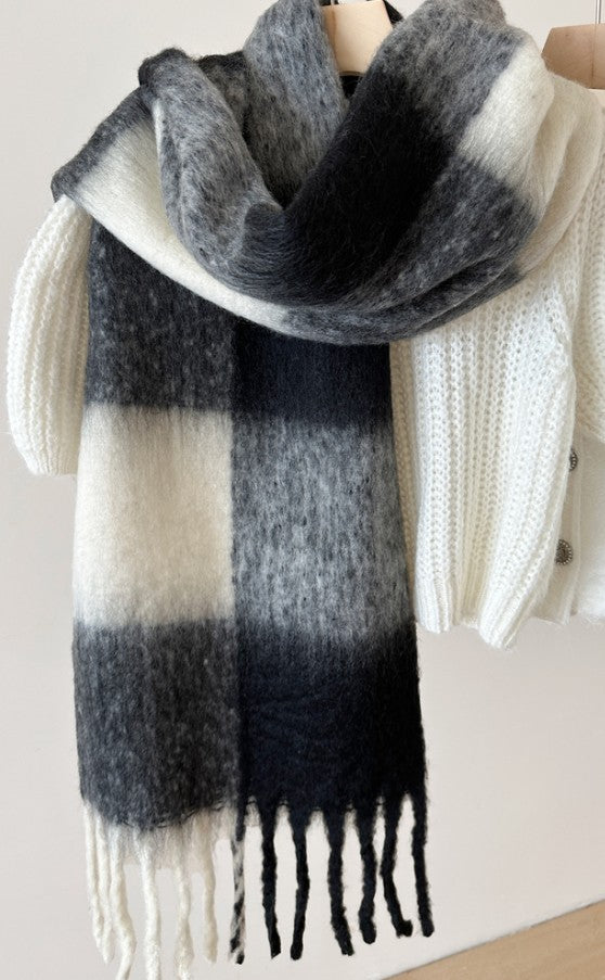 Knit Bon Bons Scarf - Black/White