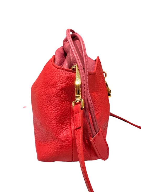 【関税＆送料込み】Burberry Mini Drawstring Crossbody Burberry Drawstring Crossbody Bag – One Savvy Design