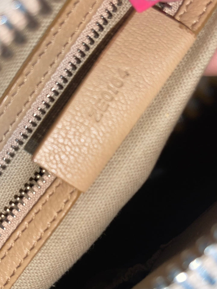 Givenchy Antigona Medium in Grained Leather