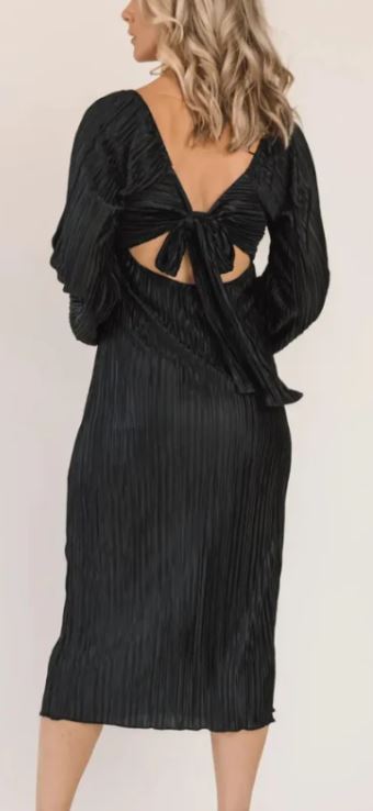 Gilli Black Plisse Long Sleeve Midi Dress